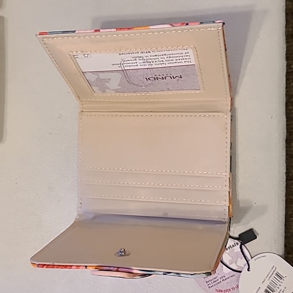 MUNDI BRAND WOMEN'S "FRUIT PUNCH FLORAL" WALLET WITH RFID PROTECTION - Picture 5 of 13